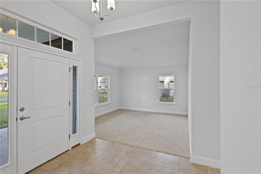 Spacious, unfurnished interior of a new home in Royal Highlands, Weeki Wachee (Image 10).
