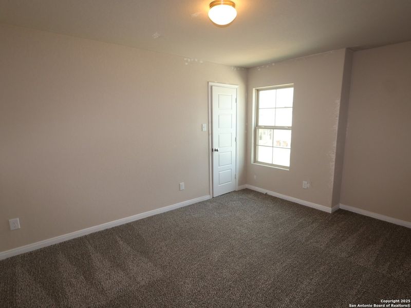 Spacious, unfurnished interior of a new home in Winding Brook, San Antonio (Image 17). Spacious, unfurnished interior of a new home in Winding Brook, San Antonio (Image 17).