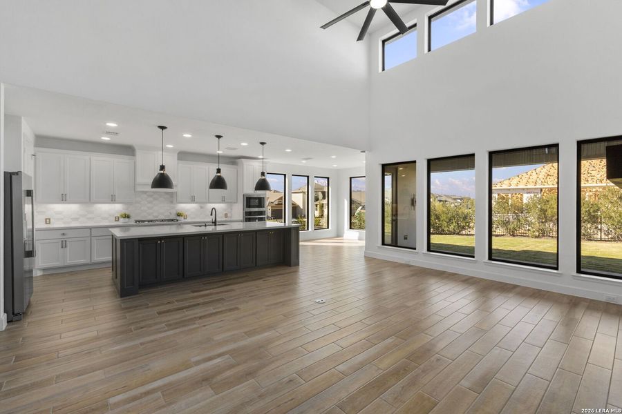 Spacious, unfurnished interior of a new home in Esperanza, Boerne (Image 50).