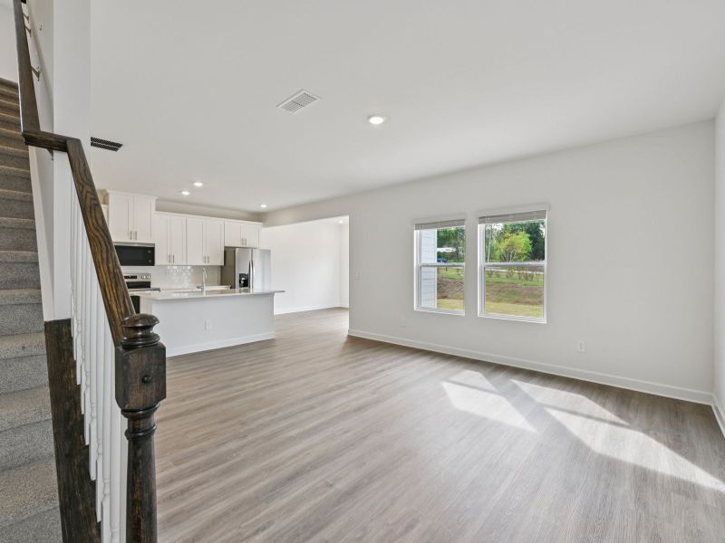 Spacious, unfurnished interior of a new home in Buffalo Ridge, Newton (Image 10).