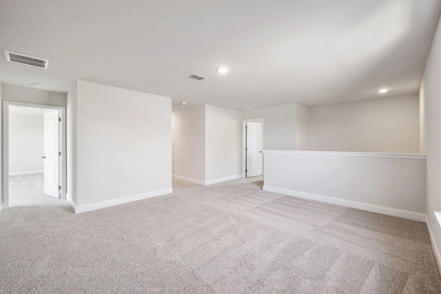 Spacious, unfurnished interior of a new home in Cades Bluff, Lebanon (Image 32).