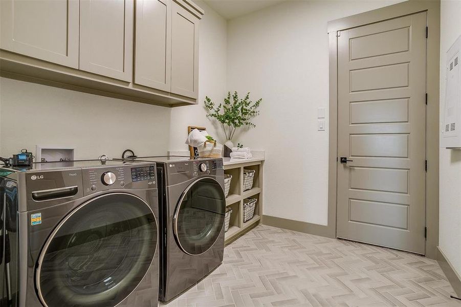 Furnished interior view inside a new home in , Waxahachie (Image 16).