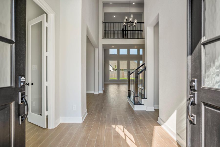 Spacious, unfurnished interior of a new home in Sienna 70′ Lots, Missouri City (Image 20).