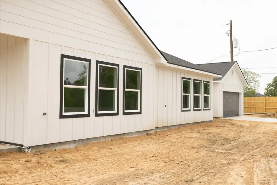 Exterior details and patio area of a home in , Baytown (Image 4).