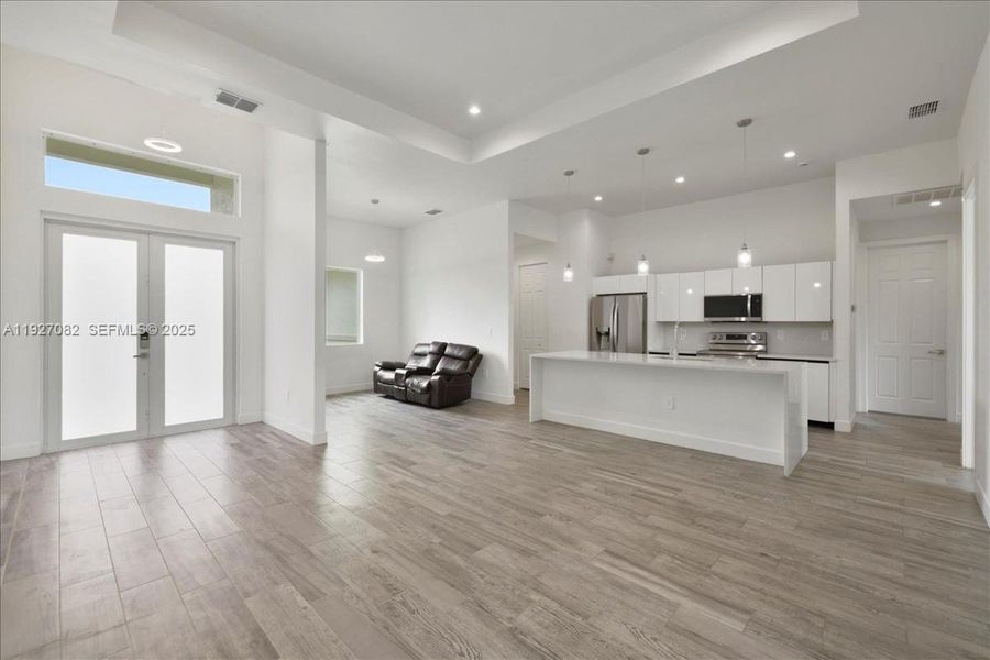 Spacious, unfurnished interior of a new home in , Lehigh Acres (Image 18).