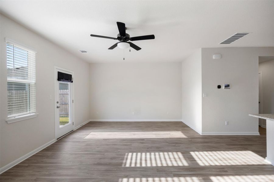 Spacious, unfurnished interior of a new home in Avery Centre, Round Rock (Image 25).