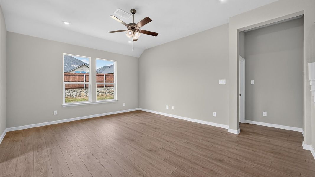 Representative unfurnished interior of a home built from the The Aspen by D.R. Horton in Lakeview Pointe, Midlothian (Image 16).