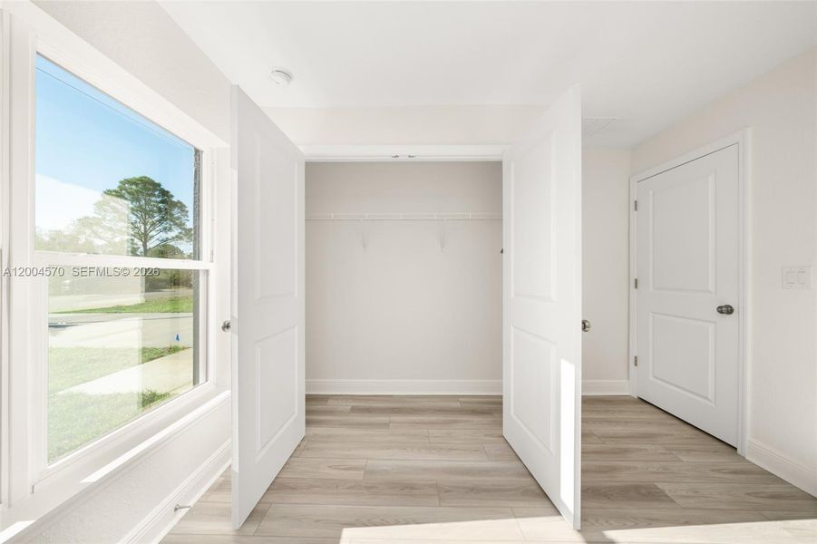 Spacious, unfurnished interior of a new home in , Sebring (Image 25).