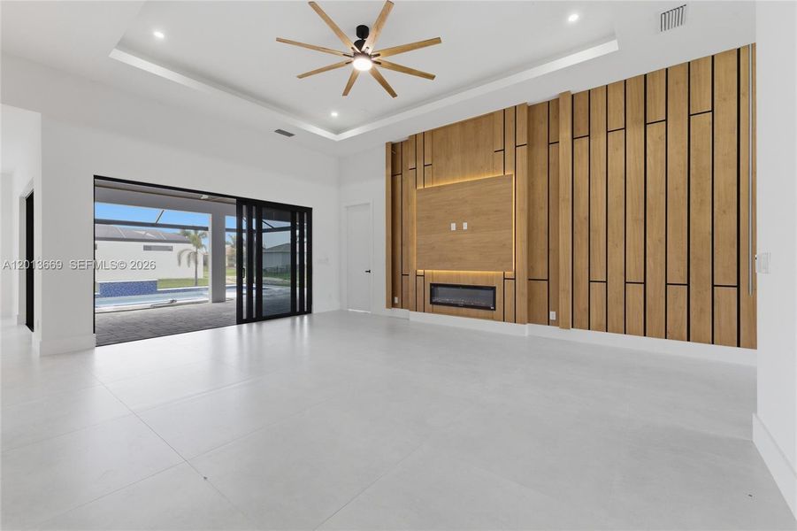 Spacious, unfurnished interior of a new home in , Cape Coral (Image 43).