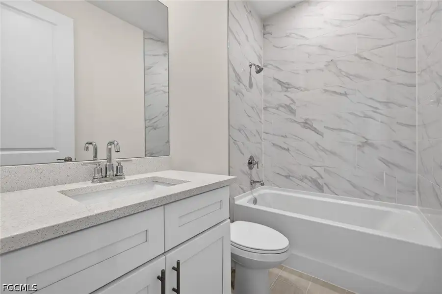 Furnished interior view inside a new home in Cape Coral, Cape Coral (Image 11).