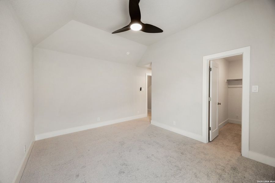 Spacious, unfurnished interior of a new home in Ventana, Bulverde (Image 55).