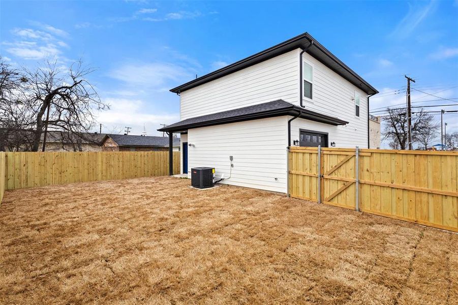Exterior details and patio area of a home in , Kaufman (Image 19).