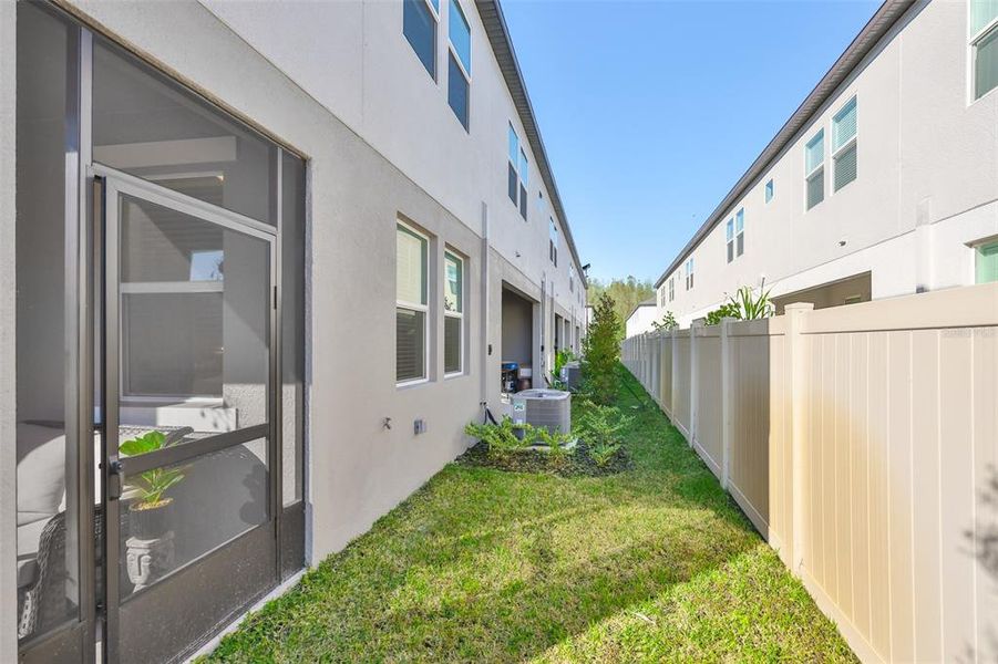Exterior details and patio area of a home in , Tampa (Image 4).