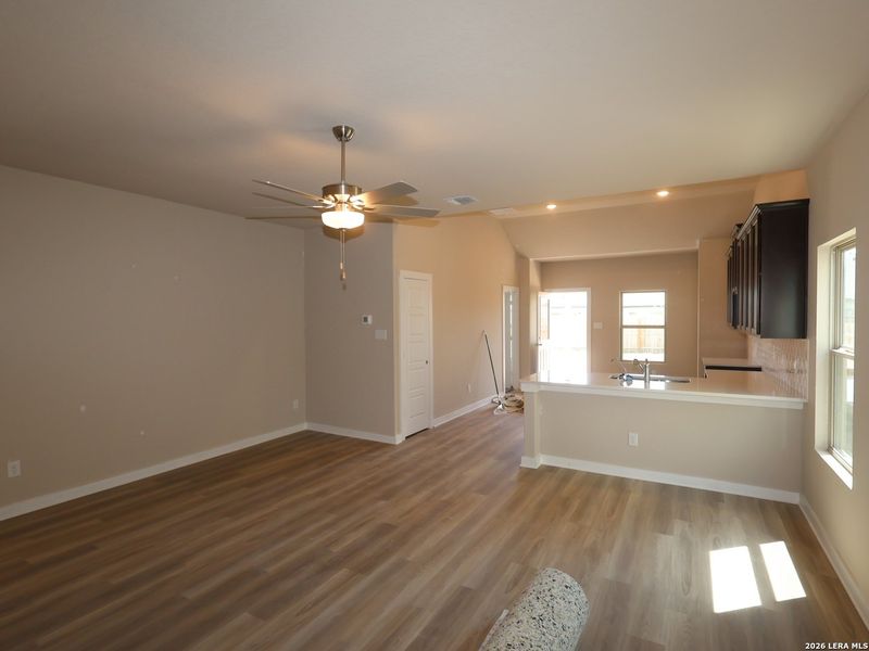 Spacious, unfurnished interior of a new home in Winding Brook, San Antonio (Image 14). Spacious, unfurnished interior of a new home in Winding Brook, San Antonio (Image 14).