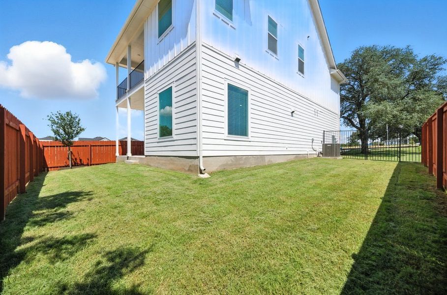 Exterior details and patio area of a home in Foxfield, Austin (Image 13).