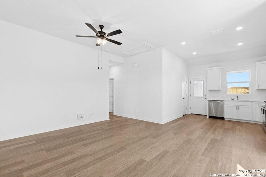 Spacious, unfurnished interior of a new home in Mayfair, New Braunfels (Image 11). Spacious, unfurnished interior of a new home in Mayfair, New Braunfels (Image 11).