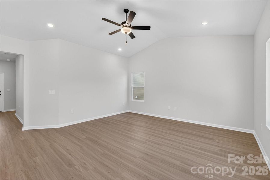 Spacious, unfurnished interior of a new home in Stagecoach Station, Gastonia (Image 16).