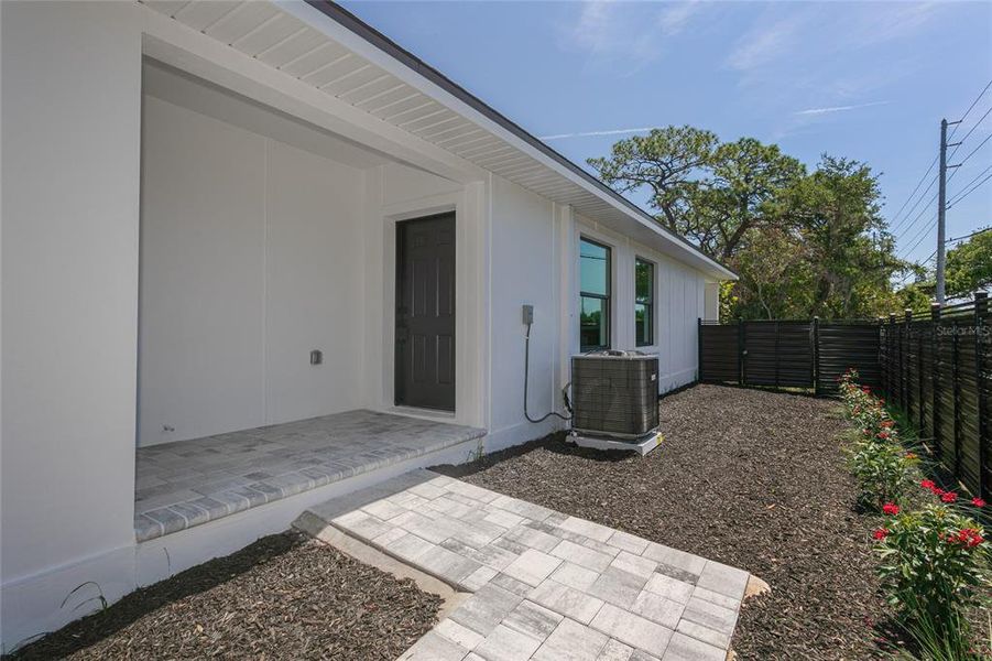 Exterior details and patio area of a home in , St. Petersburg (Image 3).