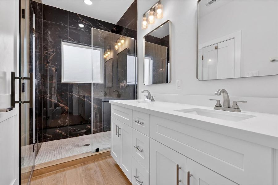 1067-Beautiful Black and Silver Combination