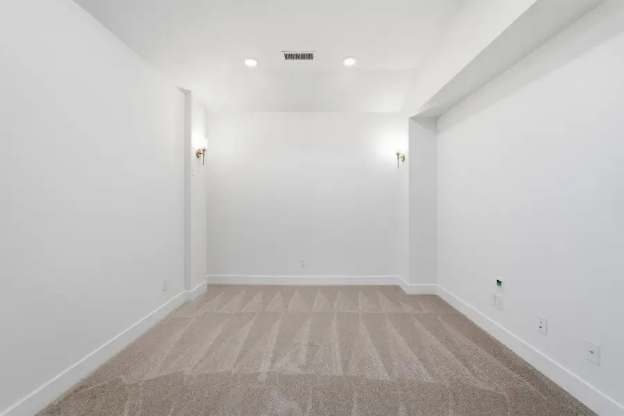 Spacious, unfurnished interior of a new home in Green Meadows, Celina (Image 59).