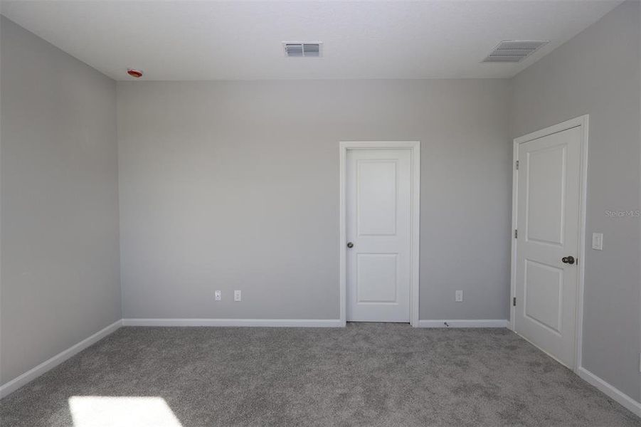 Spacious, unfurnished interior of a new home in Bay Lake Farms, St. Cloud (Image 11).