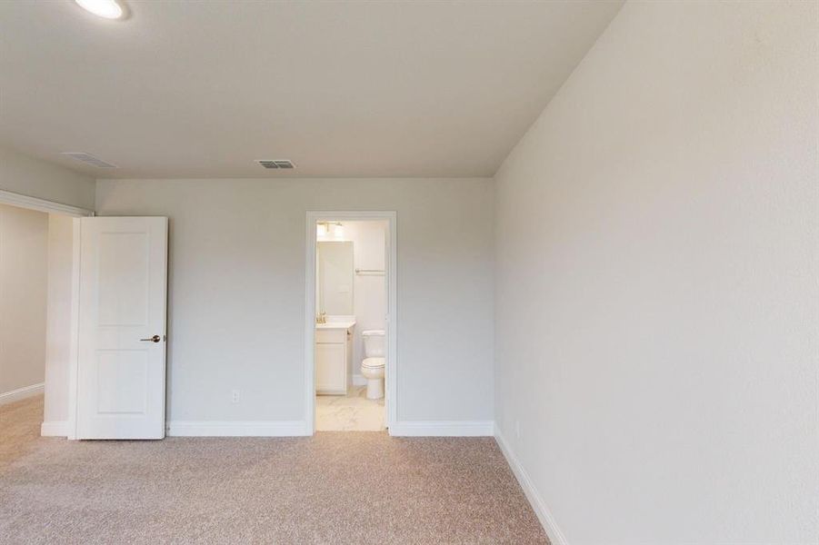 Spacious, unfurnished interior of a new home in Aster Park, McKinney (Image 25). Spacious, unfurnished interior of a new home in Aster Park, McKinney (Image 25).