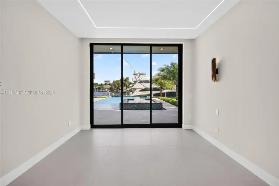 Spacious, unfurnished interior of a new home in , Fort Lauderdale (Image 21).