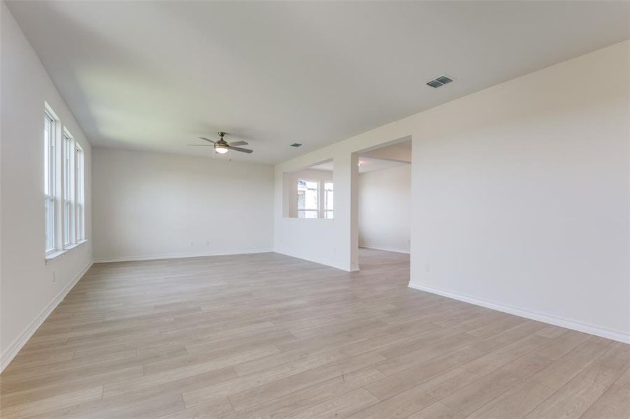 Spacious, unfurnished interior of a new home in Cottonwood Creek, Seagoville (Image 23). Spacious, unfurnished interior of a new home in Cottonwood Creek, Seagoville (Image 23).