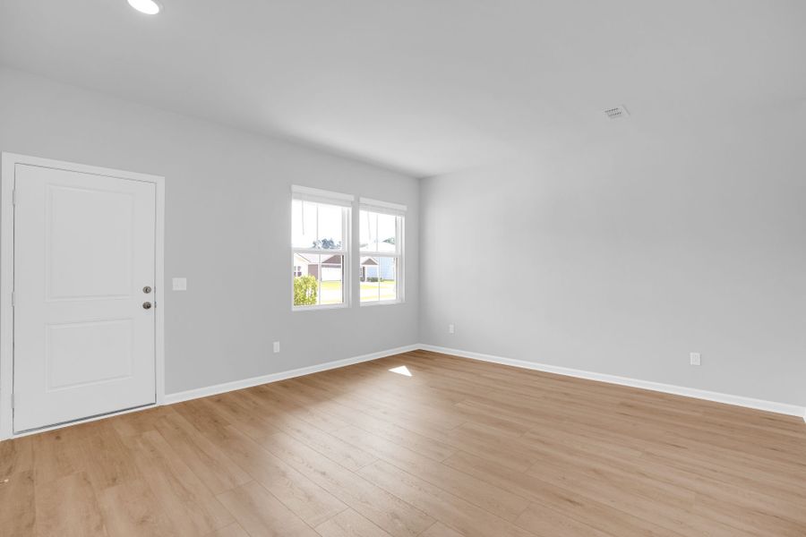 Spacious, unfurnished interior of a new home in Bradford Pointe, Summerville (Image 39).