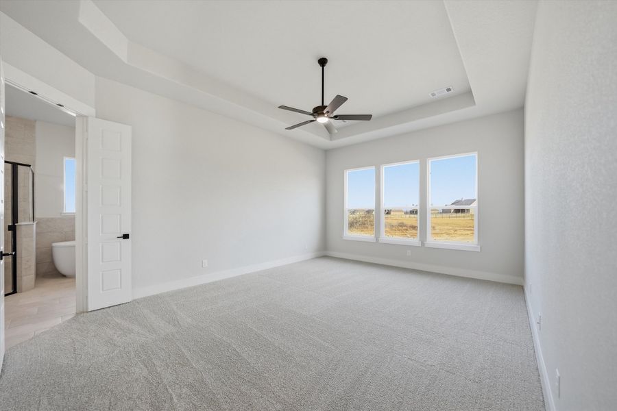 Spacious, unfurnished interior of a new home in Eagle Ridge Estates, Weatherford (Image 28).