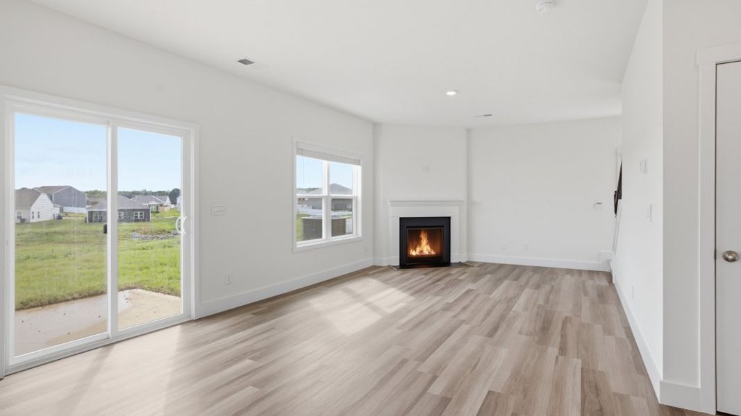 Spacious, unfurnished interior of a new home in Millstone Village, Morristown (Image 16).