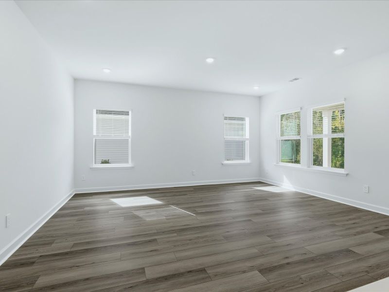 Spacious, unfurnished interior of a new home in Crown Pointe, Georgetown (Image 9).
