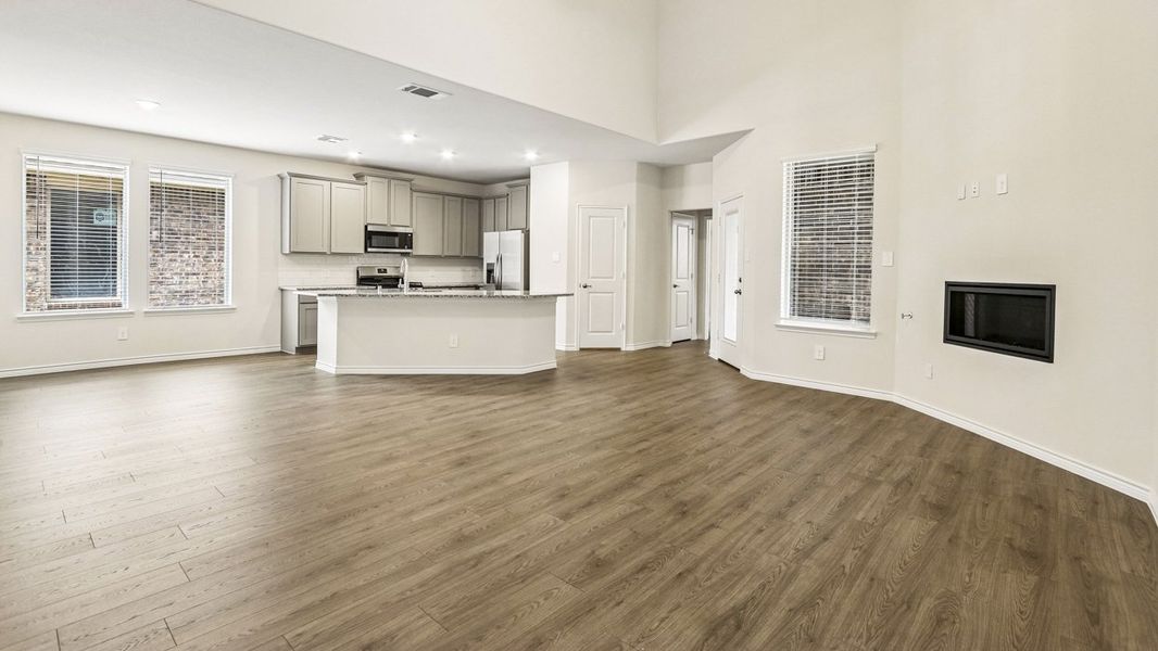 Spacious, unfurnished interior of a new home in The Woods at Lindsey Place, Anna (Image 9).