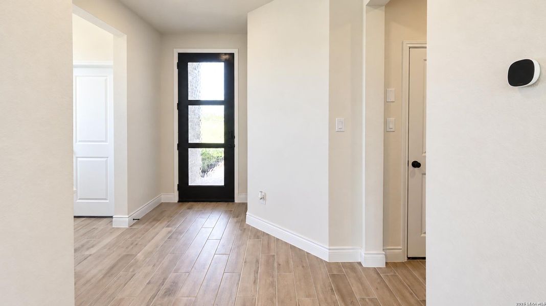 Spacious, unfurnished interior of a new home in Legacy at Lake Dunlap, New Braunfels (Image 26).