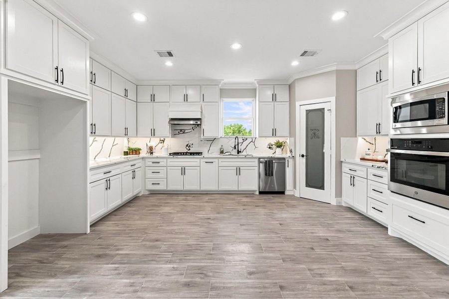 Furnished interior view inside a new home in , Huntsville (Image 11).