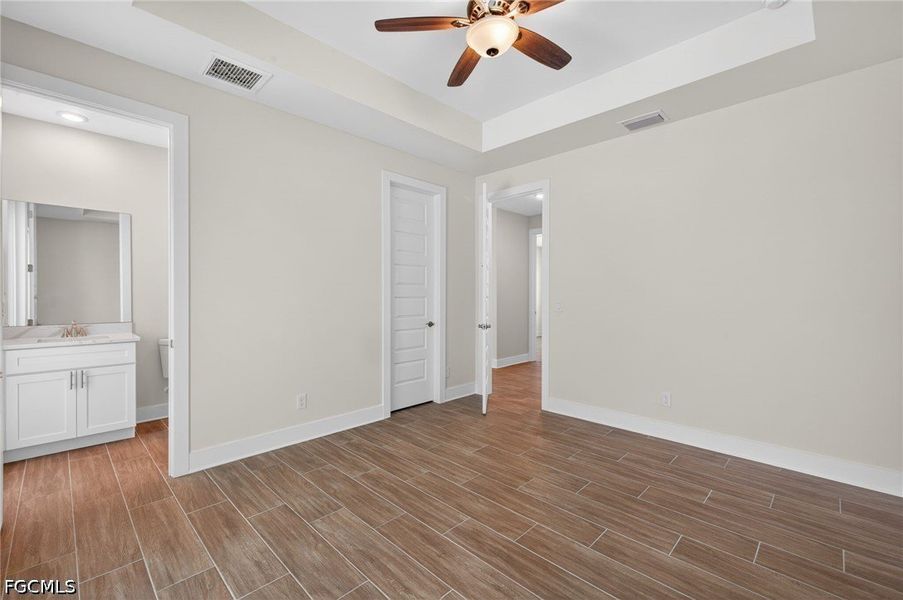 Spacious, unfurnished interior of a new home in Cape Coral, Cape Coral (Image 26).