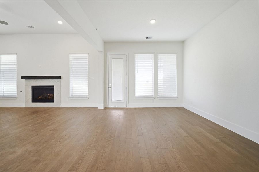 Spacious, unfurnished interior of a new home in Suncreek Estates, Rosharon (Image 22). Spacious, unfurnished interior of a new home in Suncreek Estates, Rosharon (Image 22).