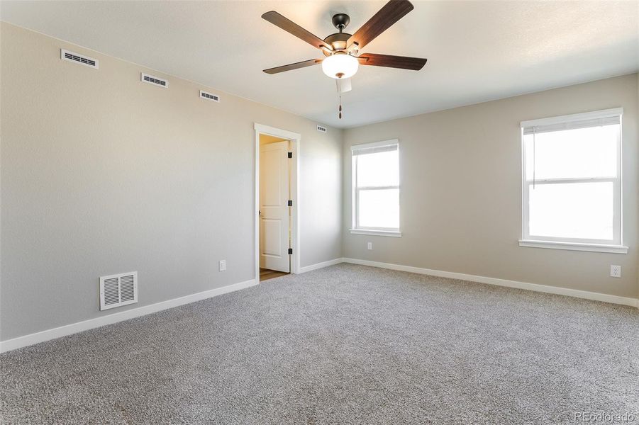 Spacious, unfurnished interior of a new home in Second Creek Farm, Commerce City (Image 11).