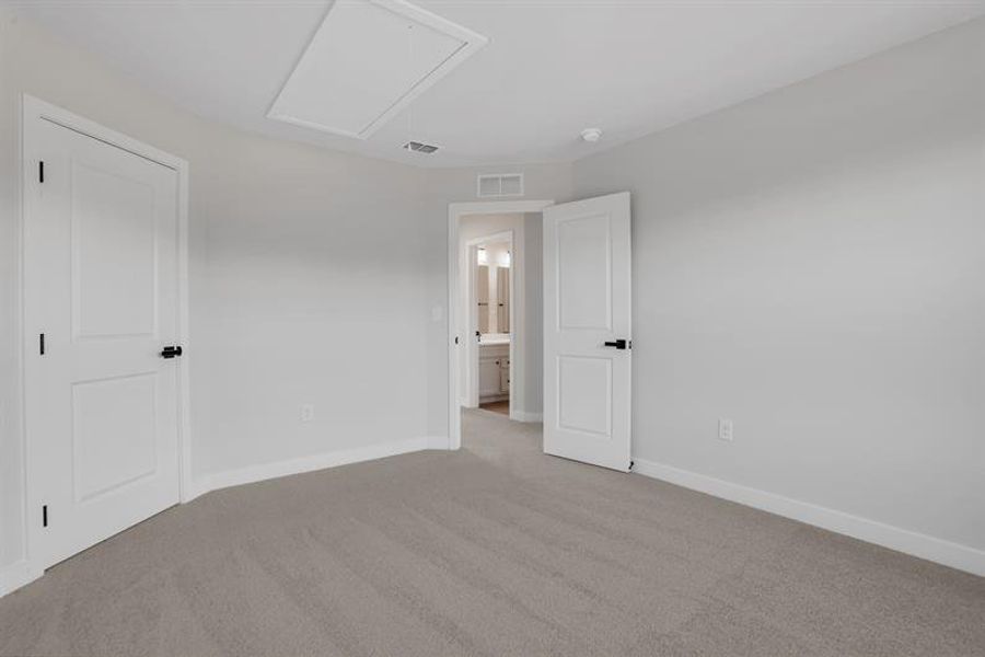 Spacious, unfurnished interior of a new home in Edinburgh, Locust Grove (Image 14).