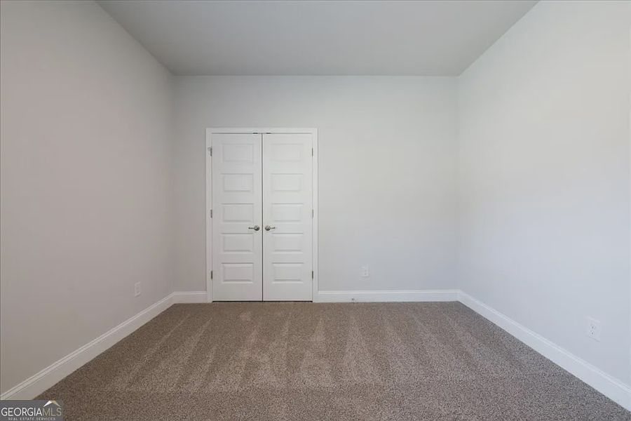 Spacious, unfurnished interior of a new home in Oakview Estates, Macon (Image 36).