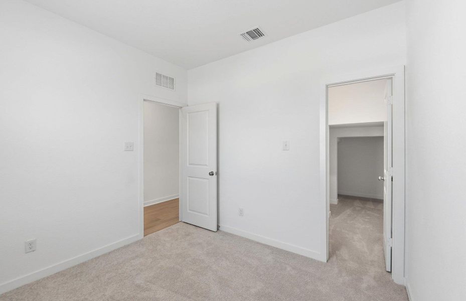 Spacious, unfurnished interior of a new home in Skyview, Belton (Image 31).