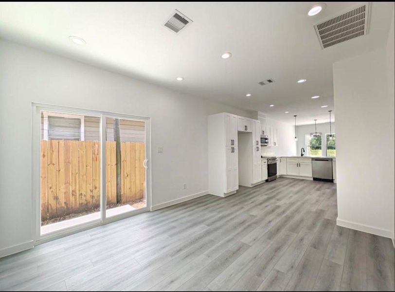Spacious, unfurnished interior of a new home in , Houston (Image 9).