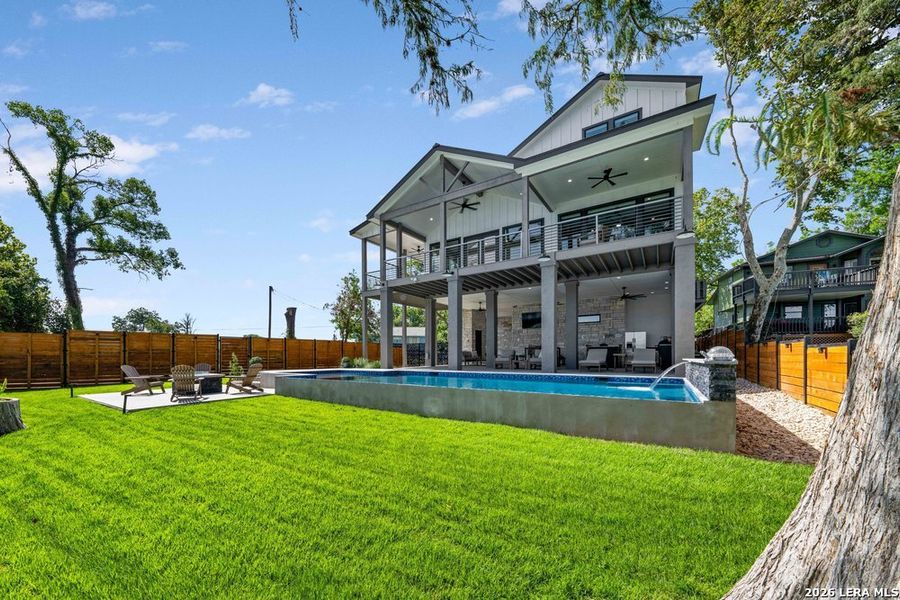 Exterior details and patio area of a home in , McQueeney (Image 35).