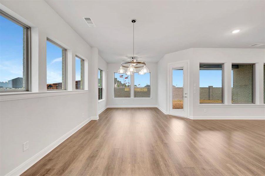 Spacious, unfurnished interior of a new home in Myrtle Creek, Waxahachie (Image 27).