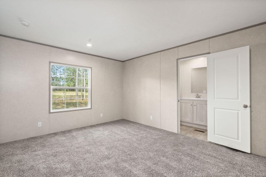Spacious, unfurnished interior of a new home in , Summerville (Image 11).