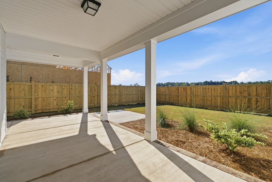 Exterior details and patio area of a home in Sidbury Landing, Wilmington (Image 3).