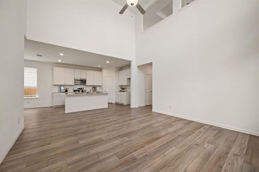 Spacious, unfurnished interior of a new home in Northpointe, Fort Worth (Image 39). Spacious, unfurnished interior of a new home in Northpointe, Fort Worth (Image 39).