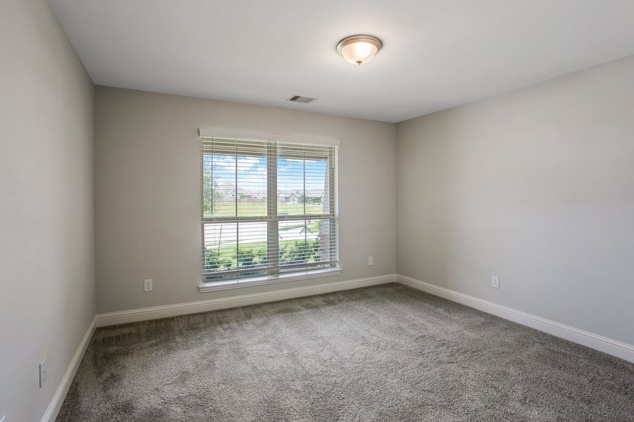 Spacious, unfurnished interior of a new home in Bayou Maison, Texas City (Image 21).