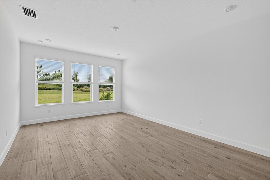 Spacious, unfurnished interior of a new home in Victoria Lakes, Odessa (Image 10).