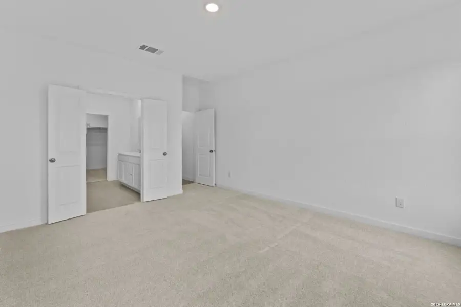Spacious, unfurnished interior of a new home in Brookmill, San Antonio (Image 28).